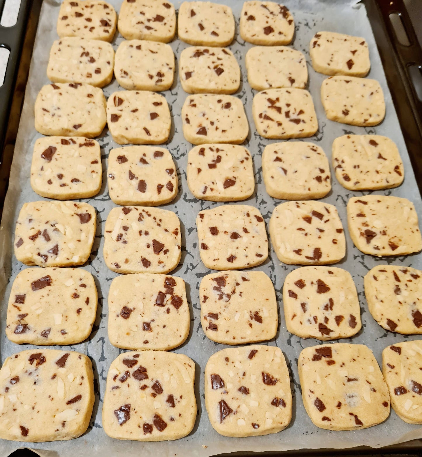 Choc & Almond biscuit