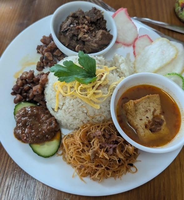 nasi uduk rendang komplit